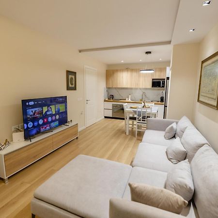 Luxury Center Observatori Apartment Tirana Exteriör bild