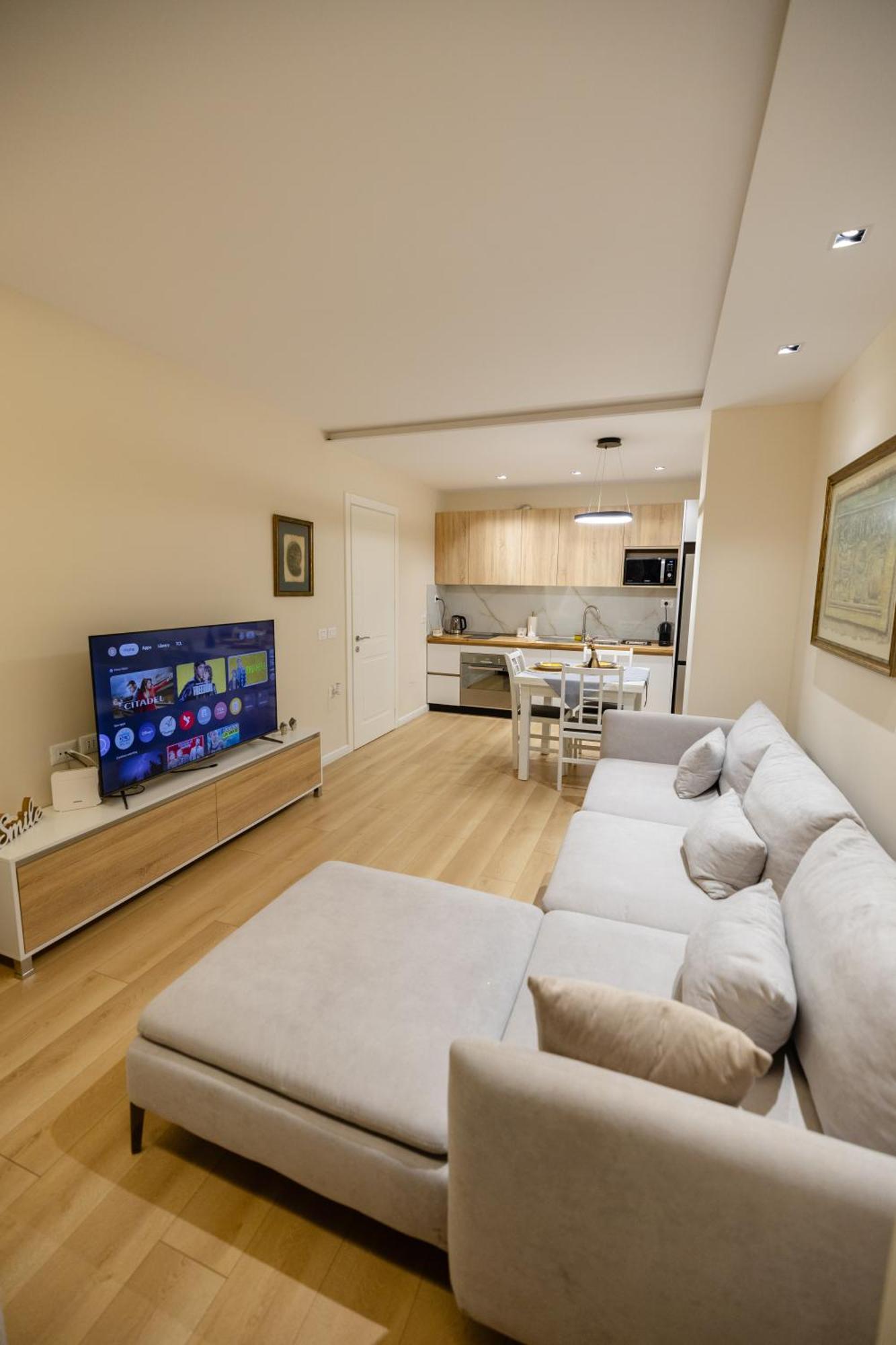 Luxury Center Observatori Apartment Tirana Exteriör bild