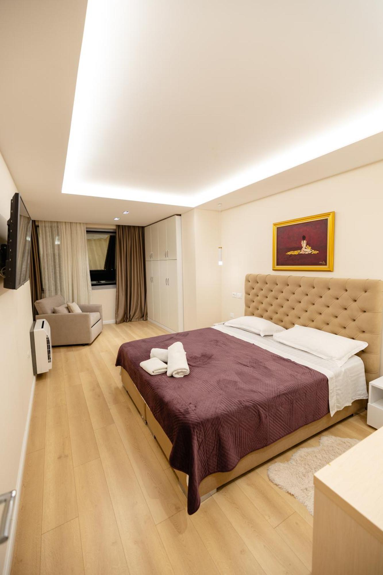 Luxury Center Observatori Apartment Tirana Exteriör bild