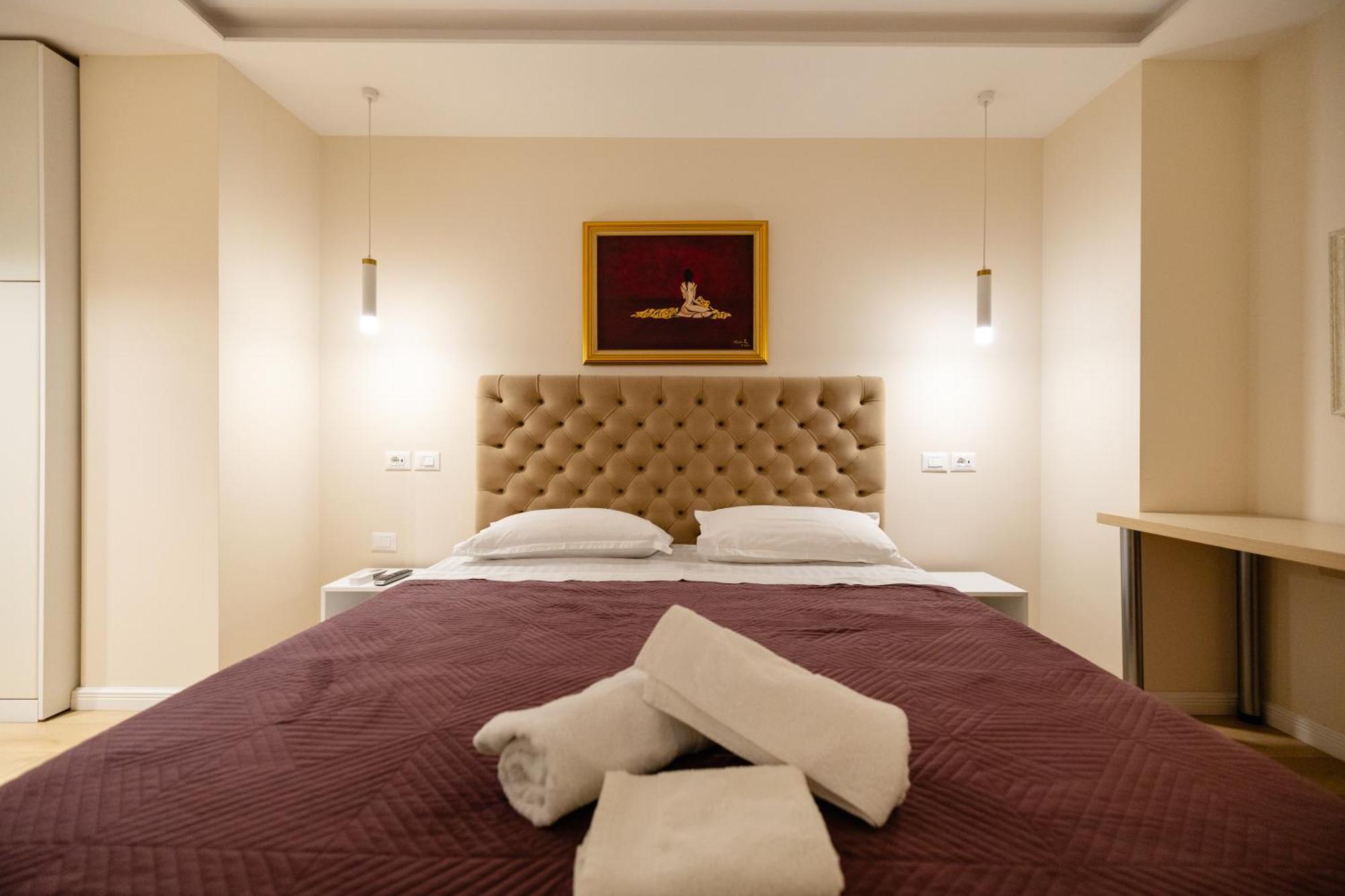 Luxury Center Observatori Apartment Tirana Exteriör bild