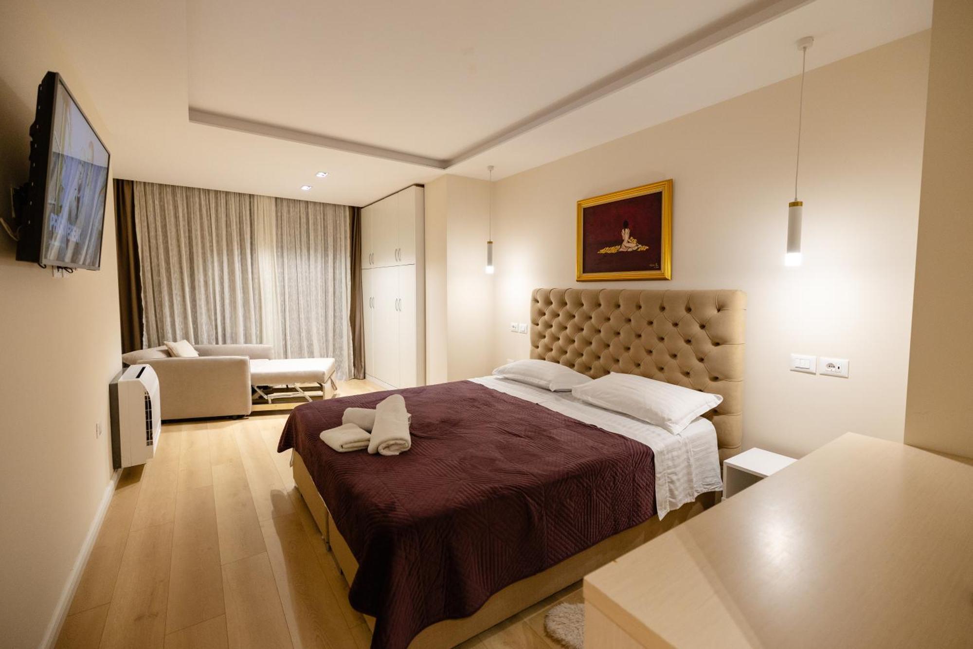 Luxury Center Observatori Apartment Tirana Exteriör bild