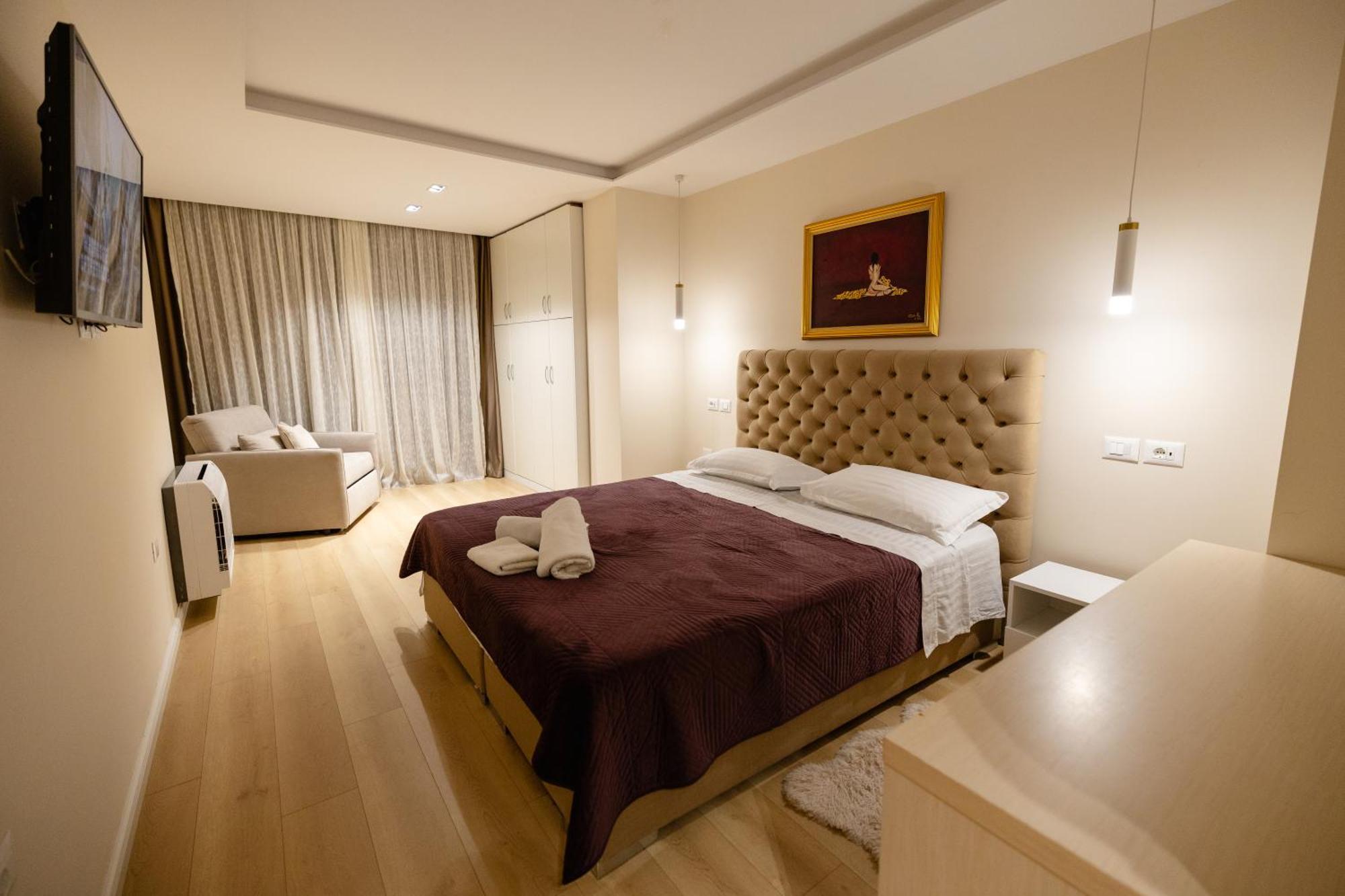 Luxury Center Observatori Apartment Tirana Exteriör bild
