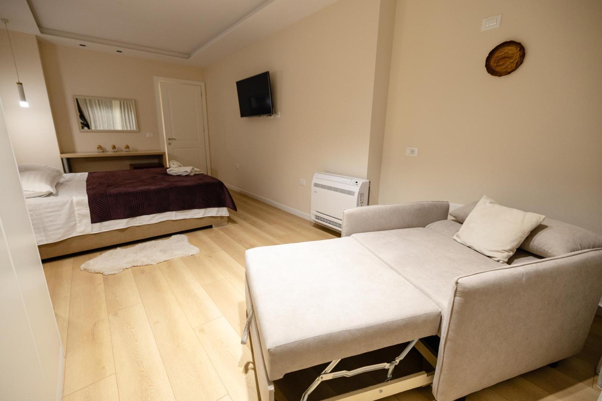 Luxury Center Observatori Apartment Tirana Exteriör bild