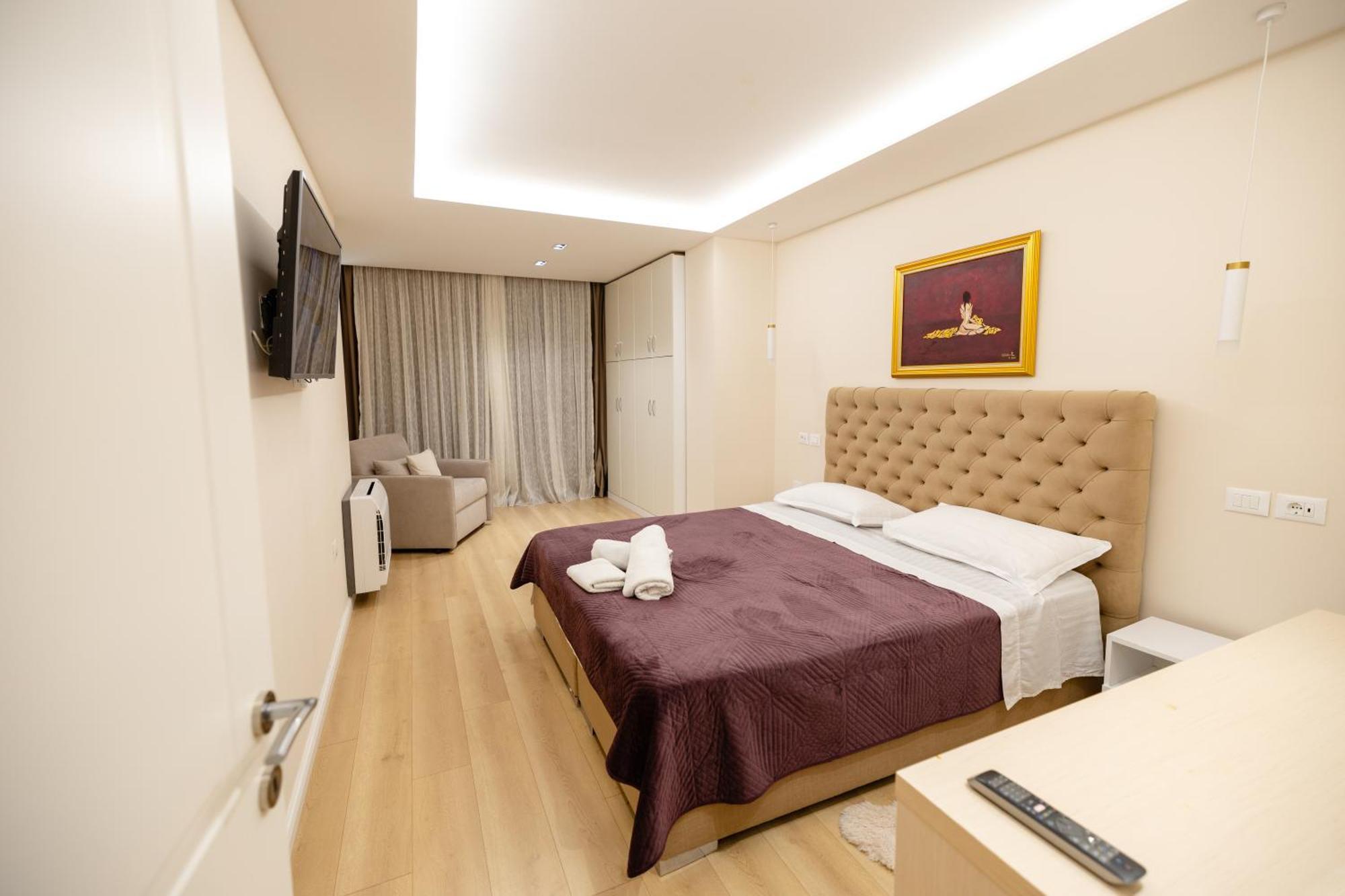 Luxury Center Observatori Apartment Tirana Exteriör bild