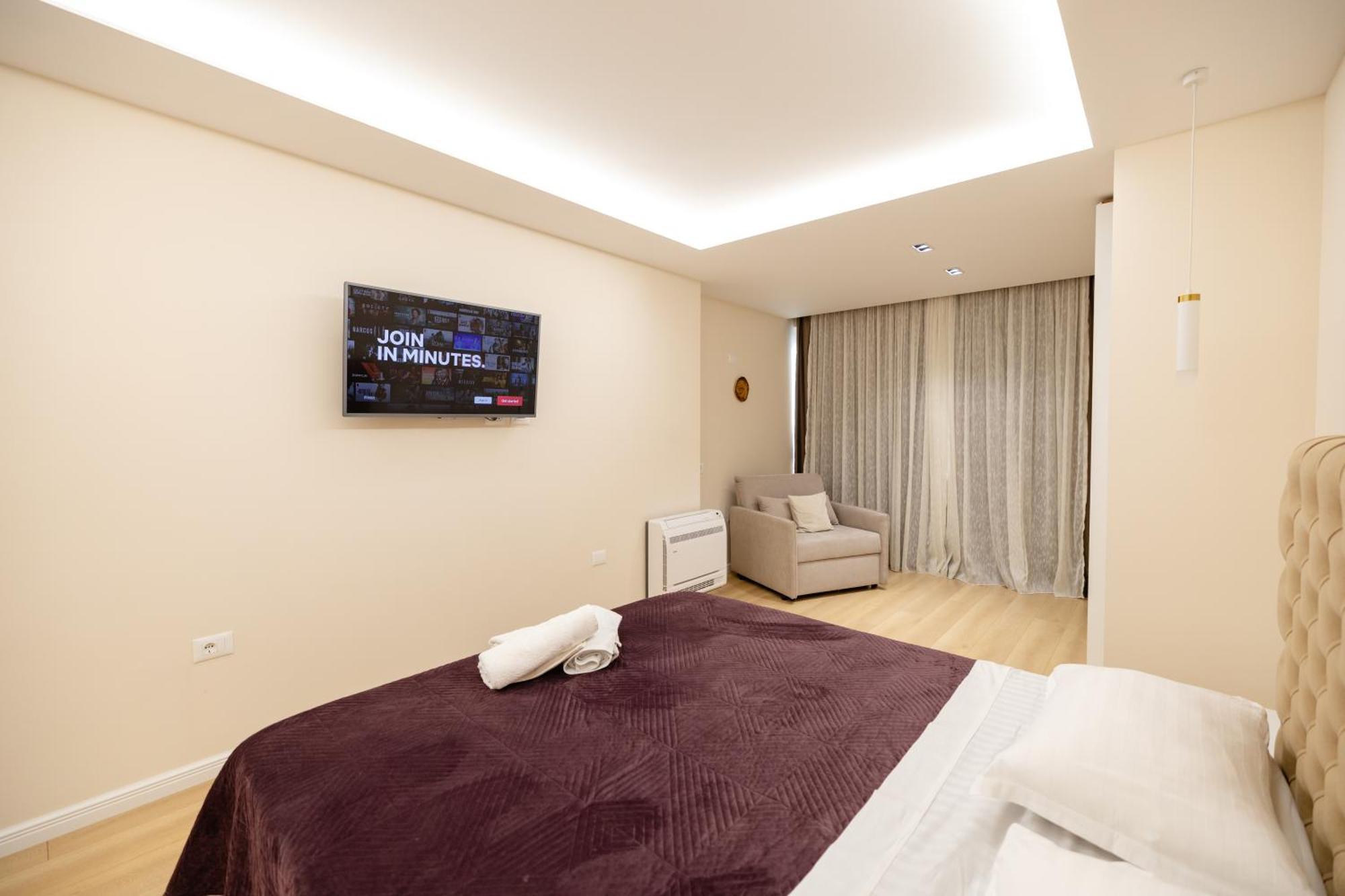 Luxury Center Observatori Apartment Tirana Exteriör bild