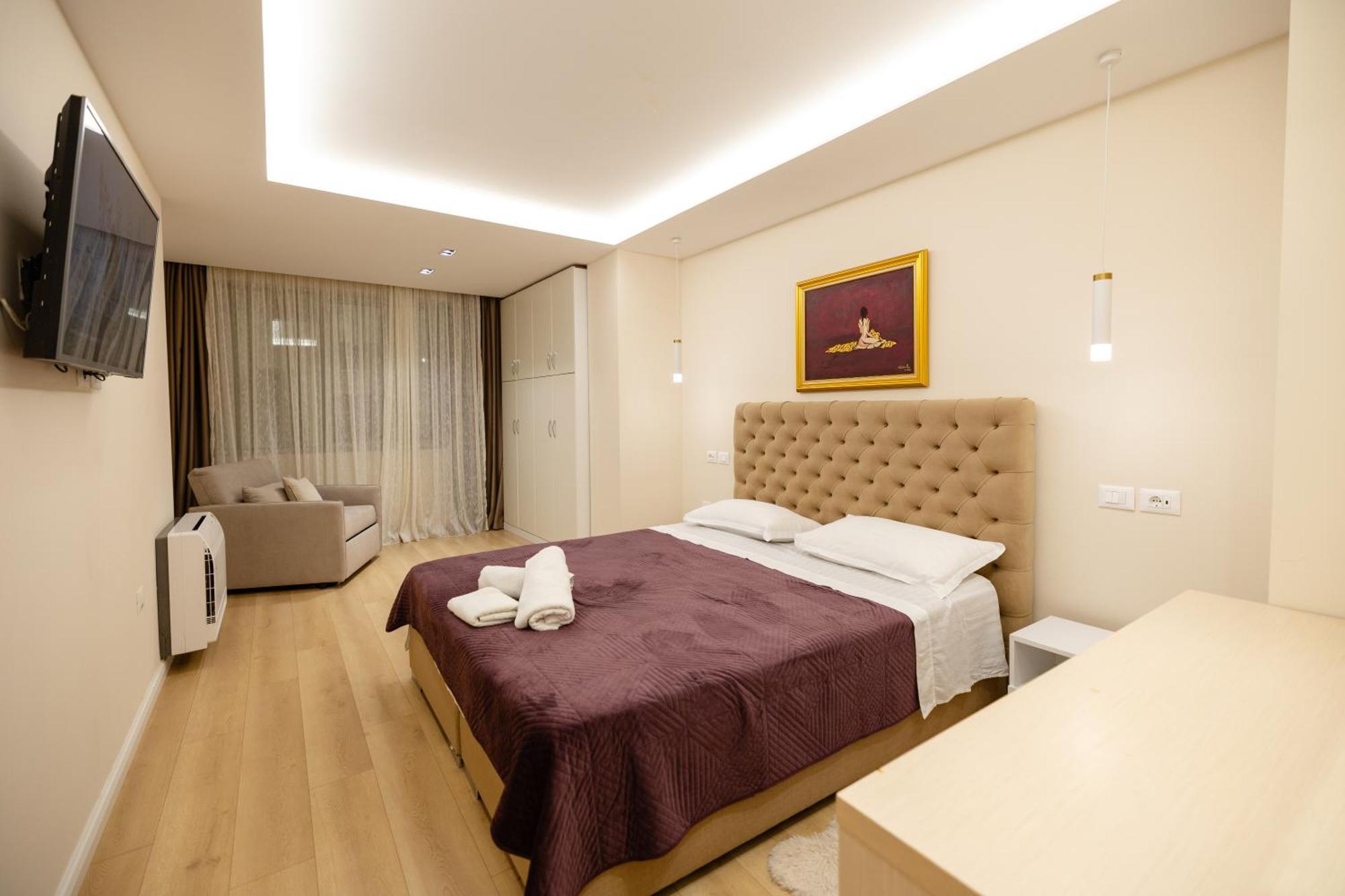 Luxury Center Observatori Apartment Tirana Exteriör bild