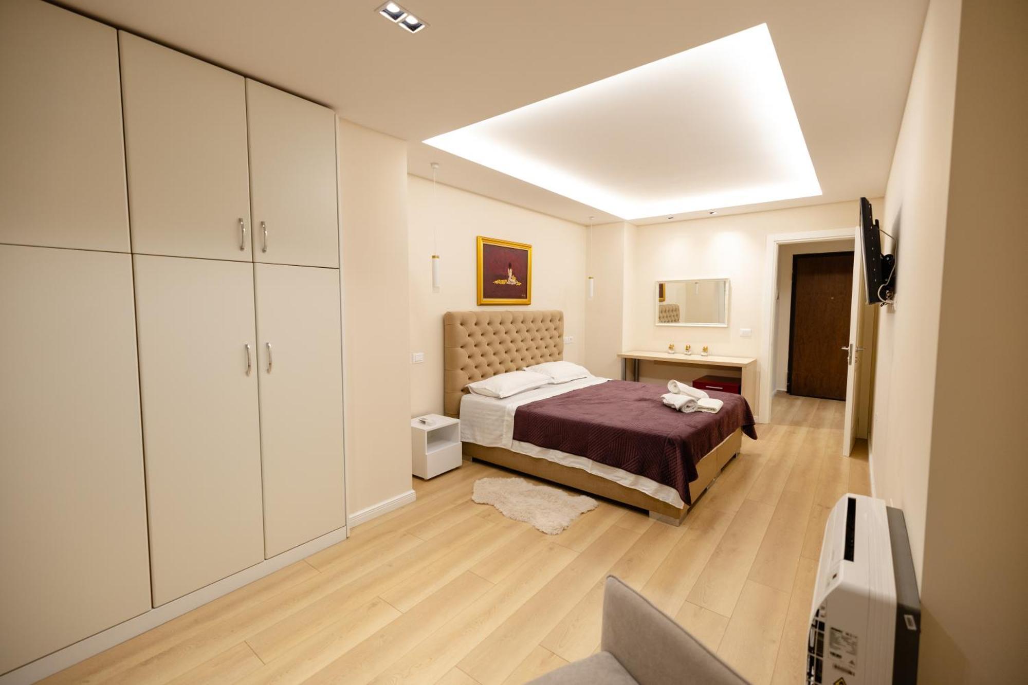 Luxury Center Observatori Apartment Tirana Exteriör bild
