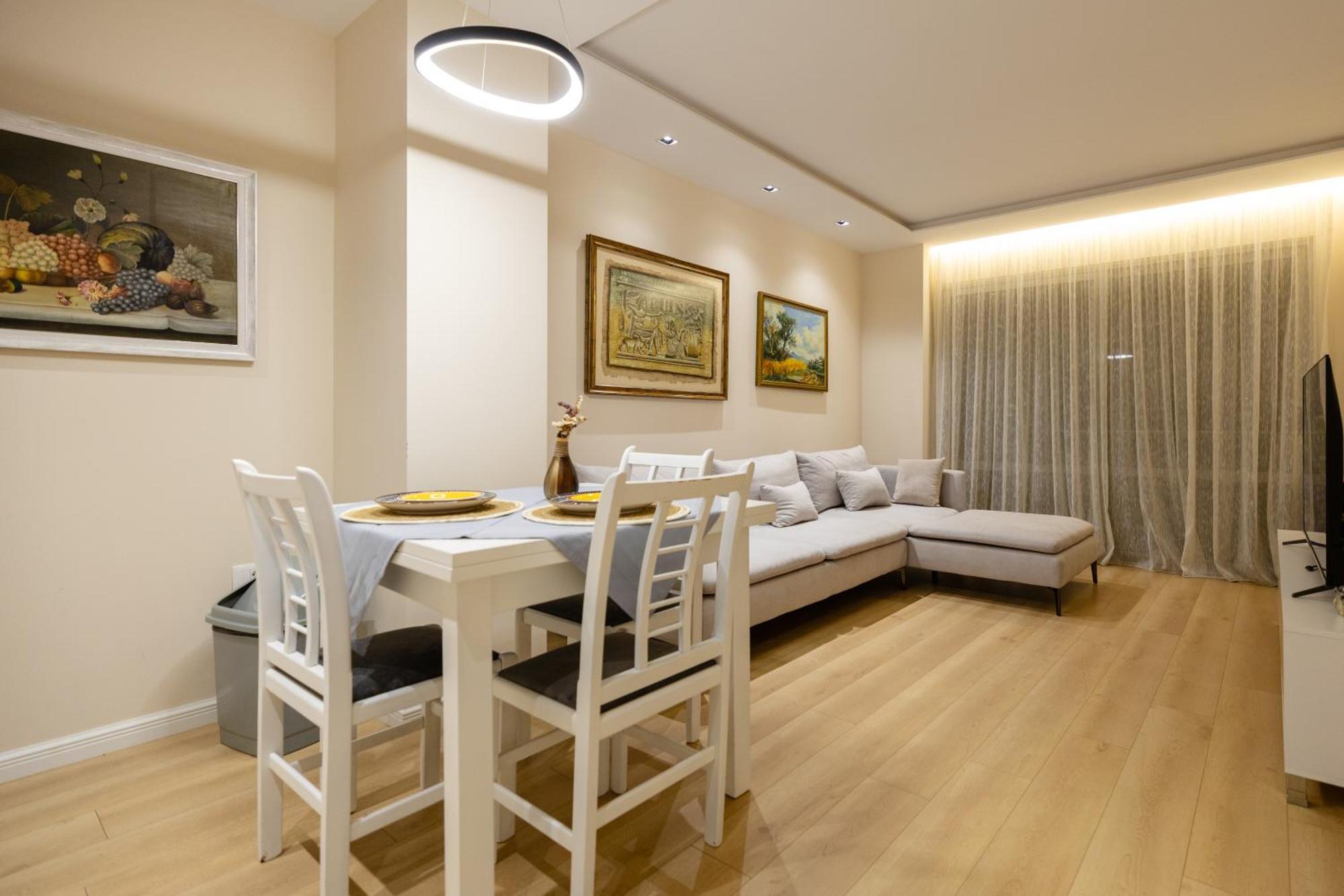 Luxury Center Observatori Apartment Tirana Exteriör bild