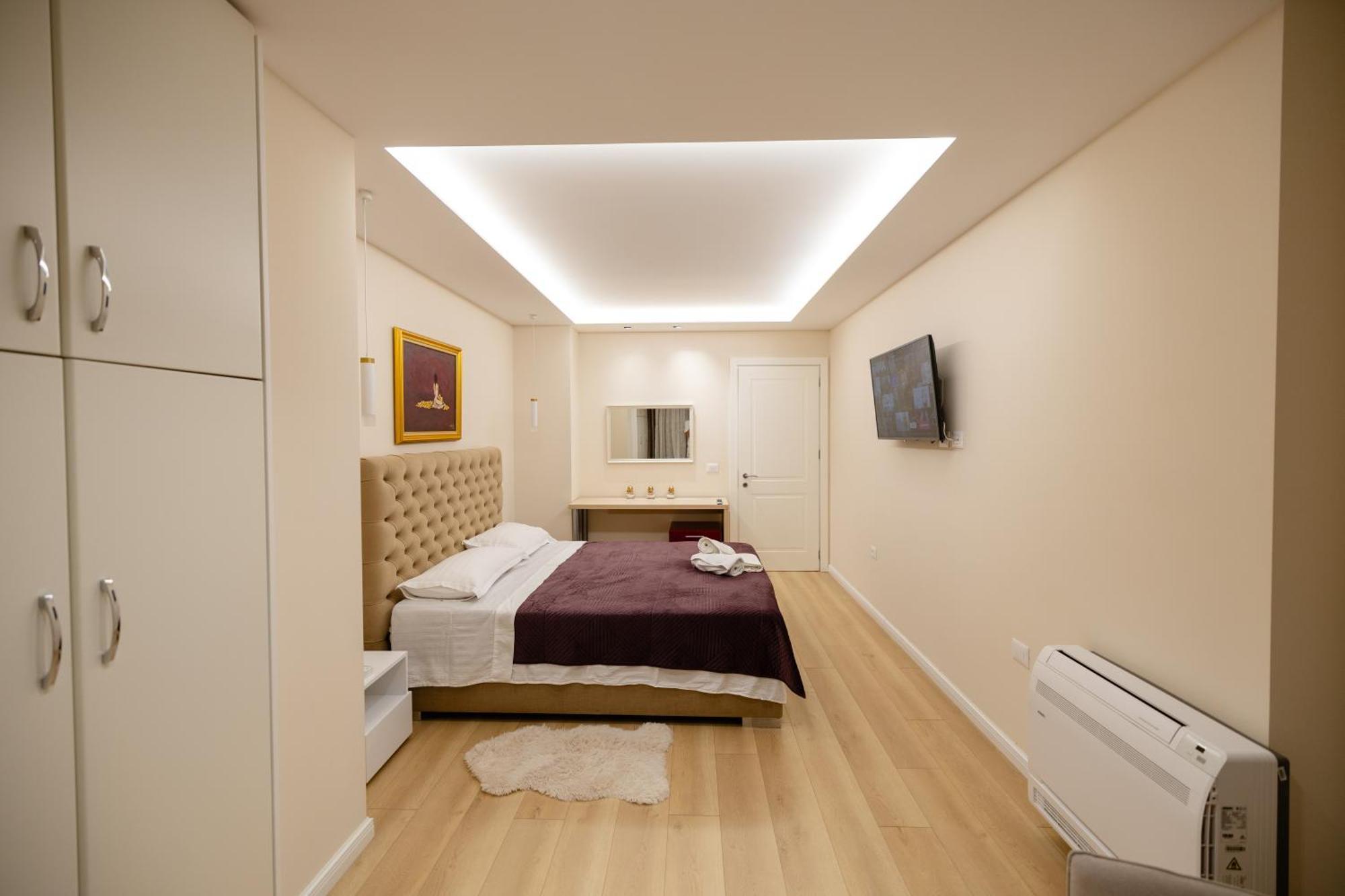 Luxury Center Observatori Apartment Tirana Exteriör bild