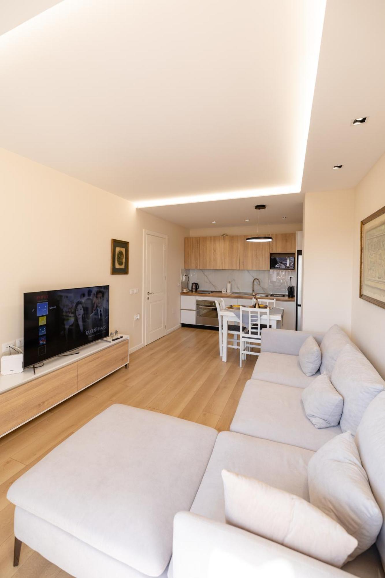 Luxury Center Observatori Apartment Tirana Exteriör bild
