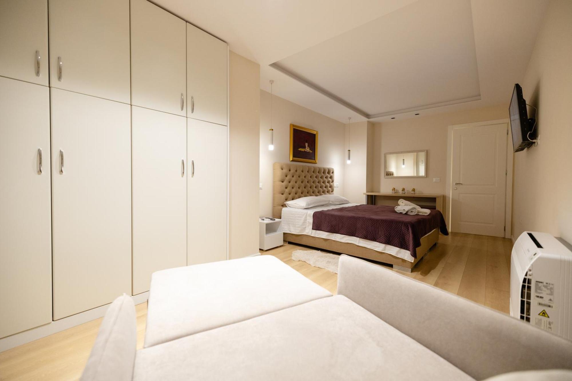 Luxury Center Observatori Apartment Tirana Exteriör bild