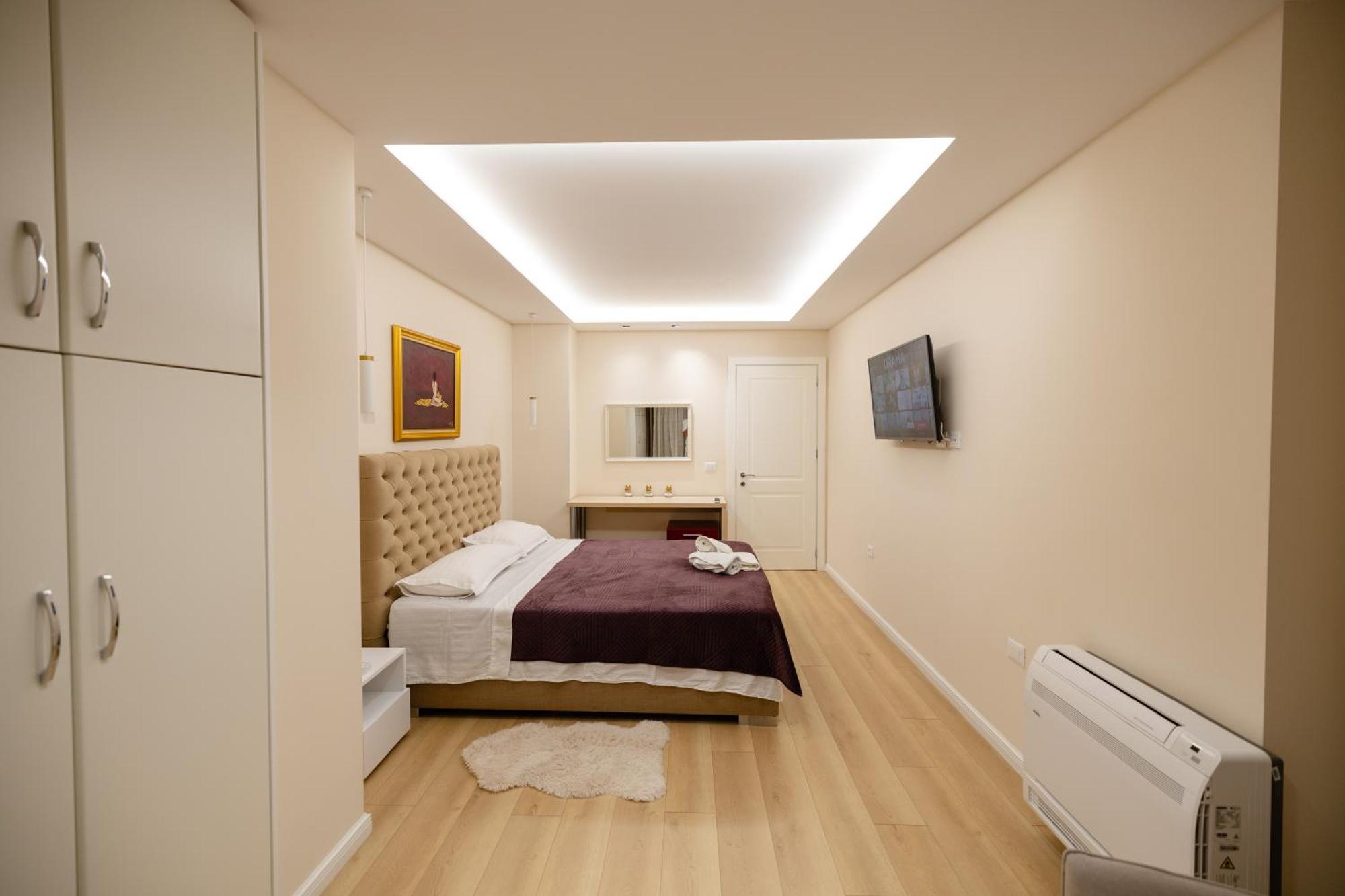 Luxury Center Observatori Apartment Tirana Exteriör bild